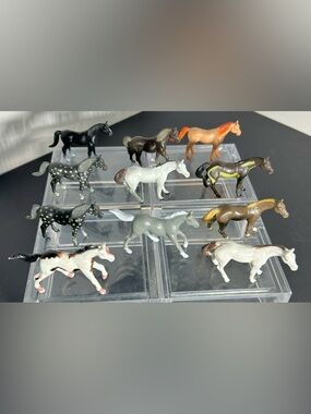 Plastic Prextex Mini Horse Figurines.